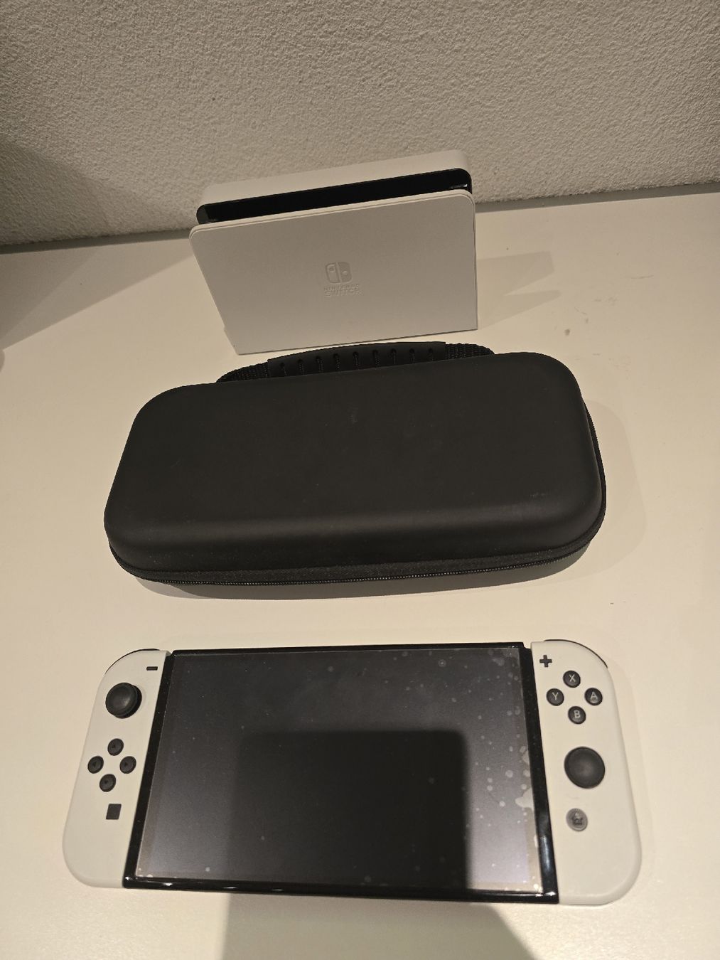 Nintendo Consoles: Nintendo Switch OLED mit OVP weiss mit Tasche – D'occasion à Wettingen par Squgnizzu75 1