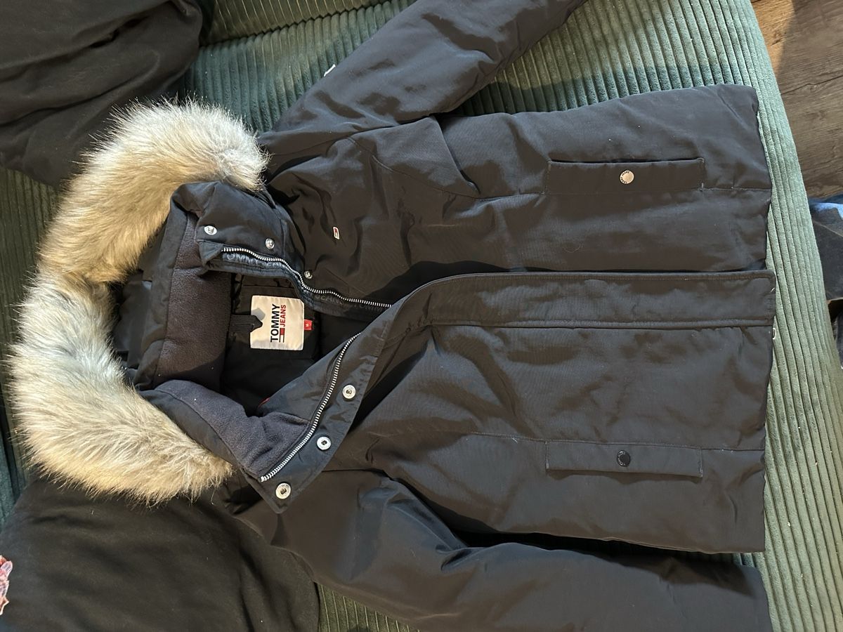 Tommy Hilfiger Giacche: Tommy Jeans Daunen Jacke – Usato da Solothurn venduto da cas_l9mk 1