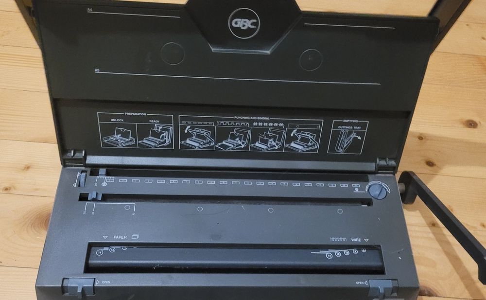 GBC IB386848 Relieuse Givré Transparent A4 300 Microns - Lot De 100 Couvertures