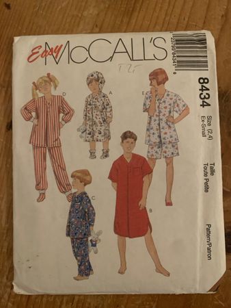 McCall's Schnittmuster 8434 Nachtwäsche Grösse XS neu