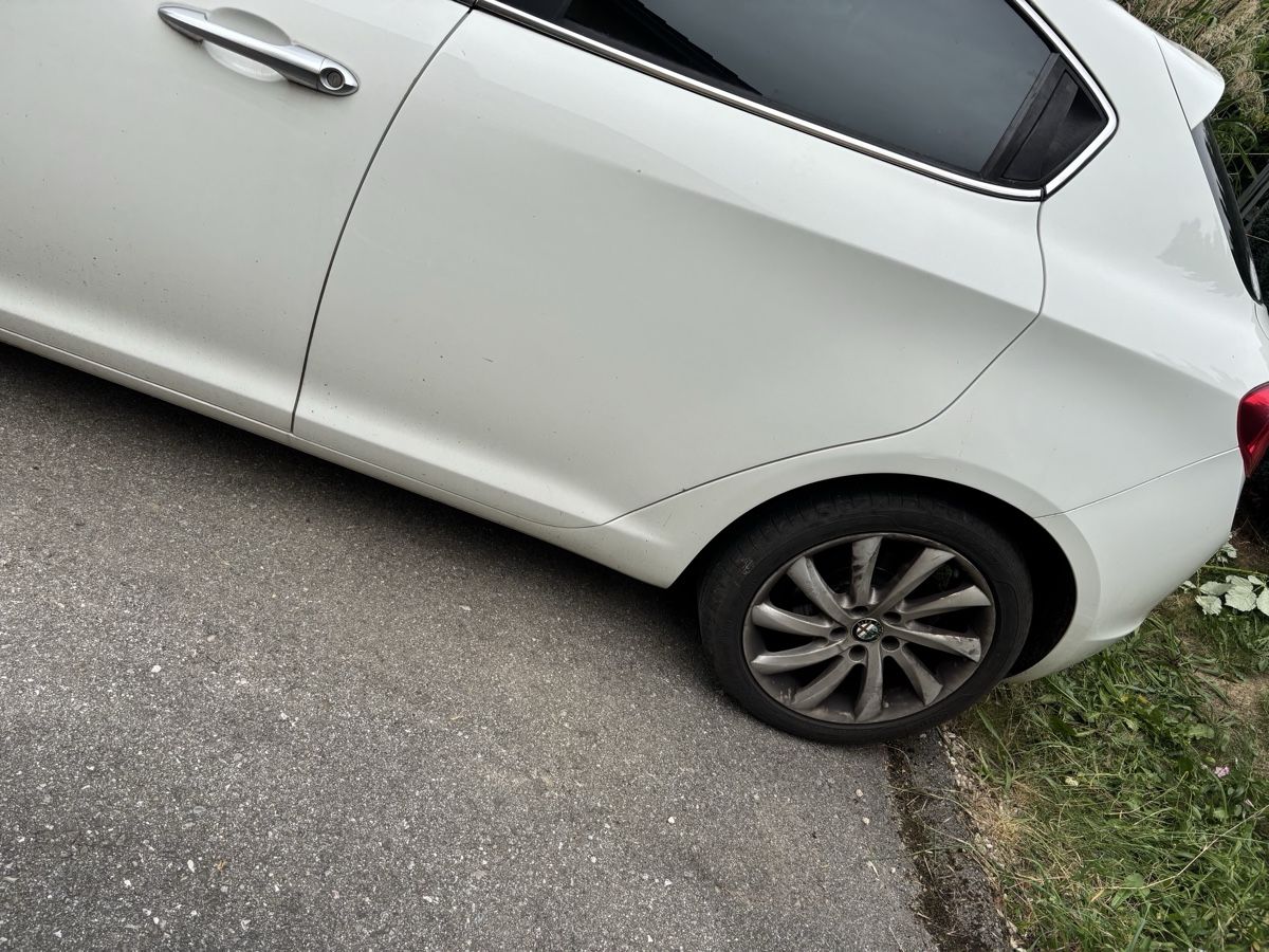 Alfa Romeo Automobili: Alfa Giulietta – Usato da Cousset venduto da Agorboss 1