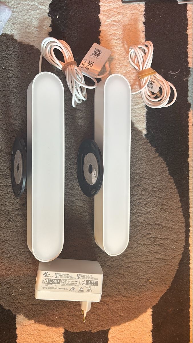 Philips Lampade: Philips Hue Play Lightbars kaum gebraucht – Usato da Zürich venduto da hiddentreasures_zh