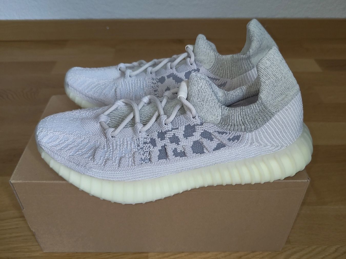 Adidas Chaussures hommes: Adidas Yeezy 350 V2 CMPCT – Neuf avec emballage d'origine à Zürich par John_777