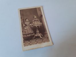 SCHWIIZER CHIND DAZUMAL - 2 CHLYNI MEITLI usem DAIGG - BASEL