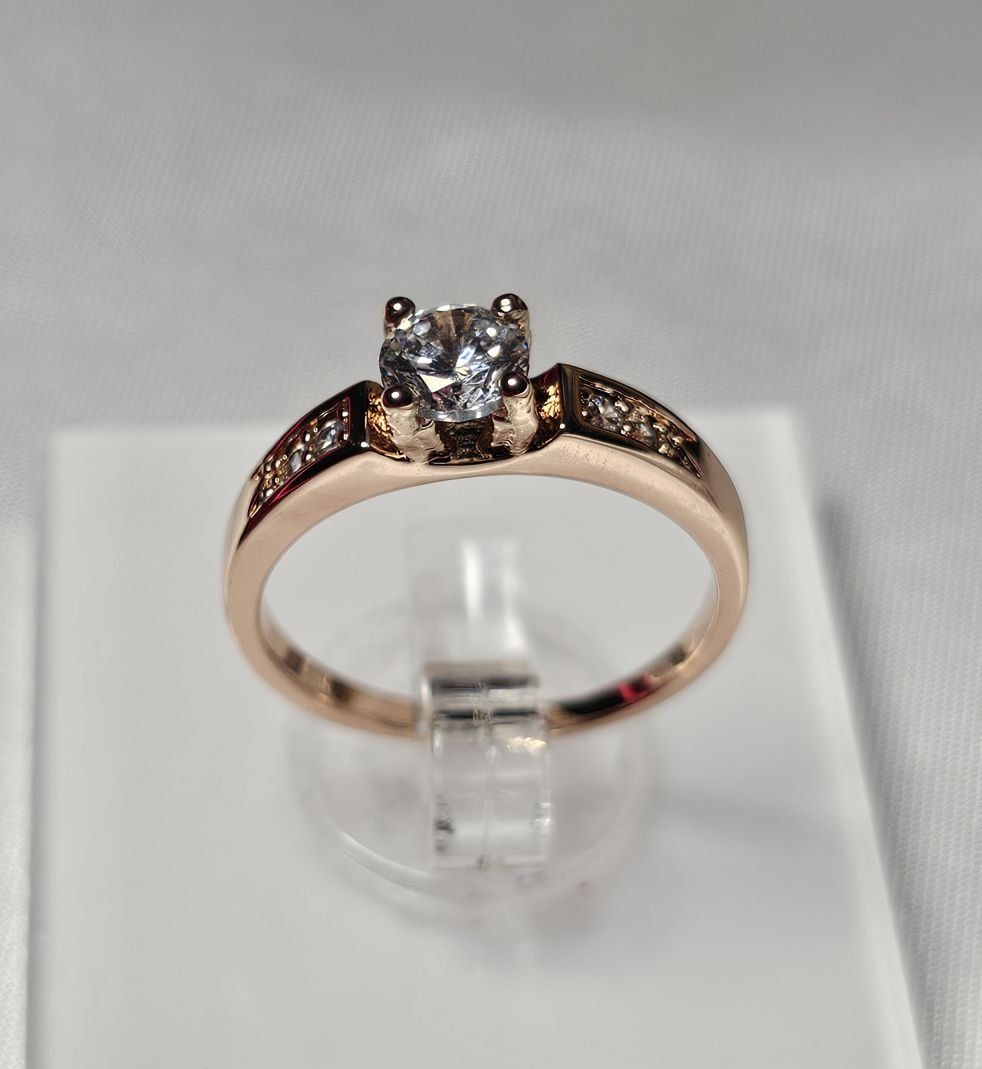 Anelli: Eleganter vergoldeter Ring mit weissem Stein Gr. 8 – Nuovo (secondo la descrizione) da Grenchen venduto da dar_6d52 4