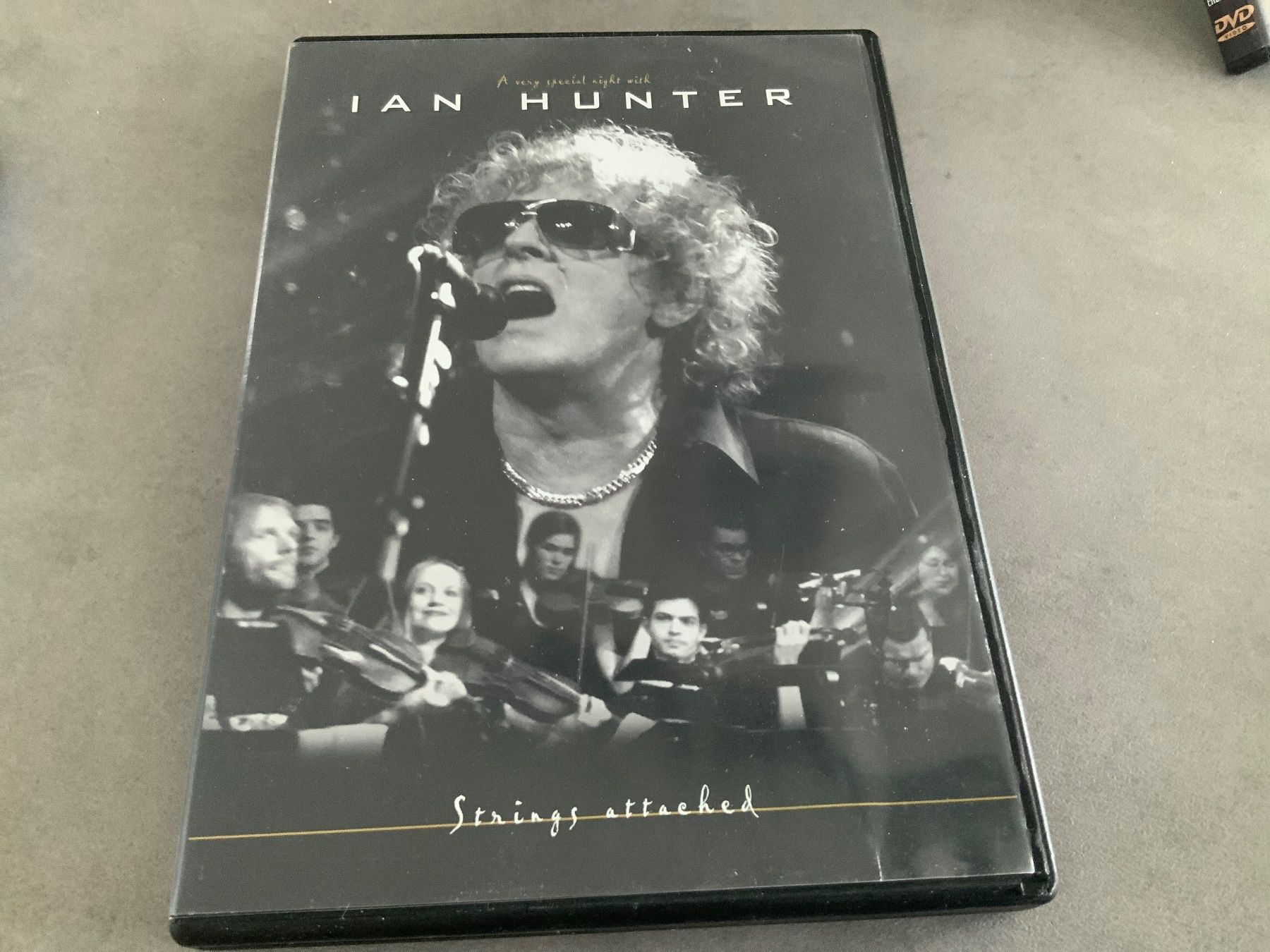 Tutti i DVDs: Ian Hunter, Strings attachet, DVD – Usato da Uster venduto da Macita56