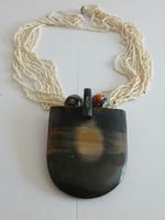 Schöne Damen - Kette aus Holz und Kunststoff