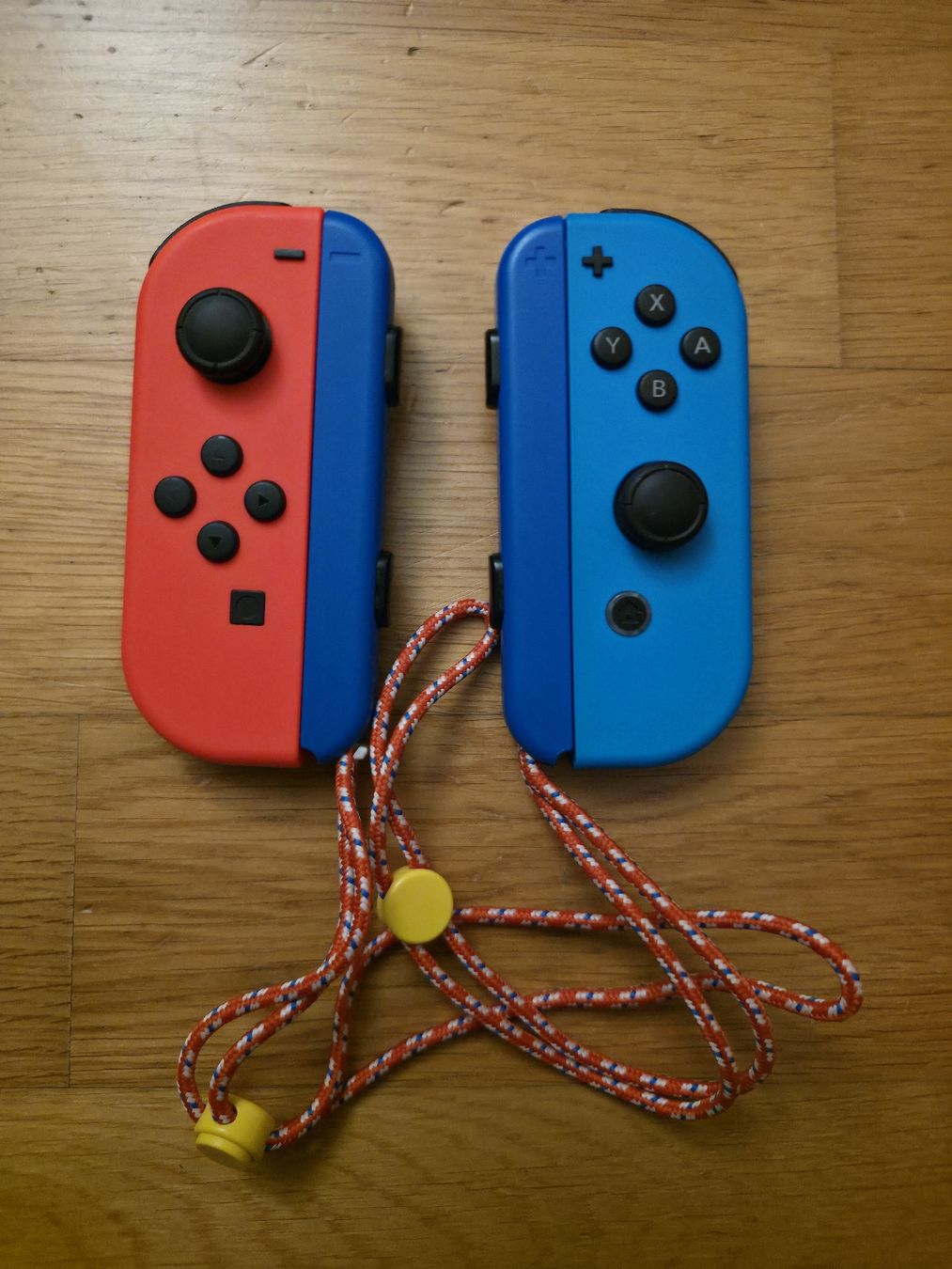 Nintendo Manettes: Nintendo Switch Joycons  – D'occasion à Zürich par jabo22