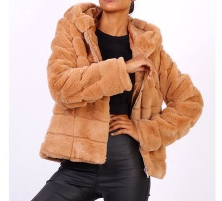 Veste fourrure camel, noire ou grise