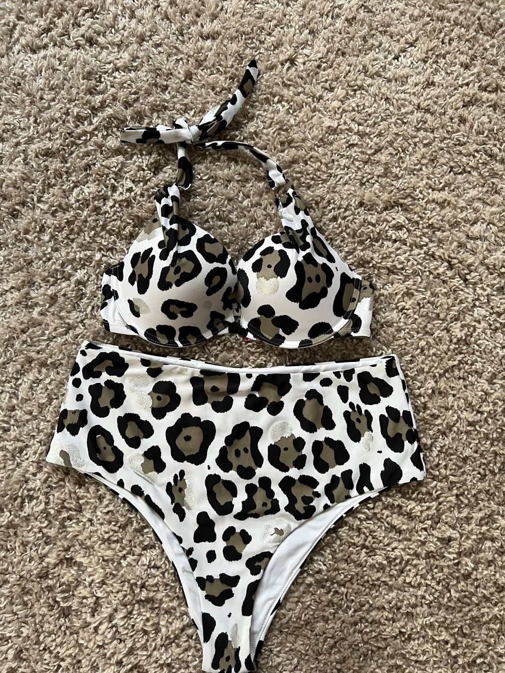 Costumi da bagno & Bikini: Bikini Set mit Leopardenmuster, Grösse XL und 80D – Usato da Mumpf venduto da Roxy_Piercing