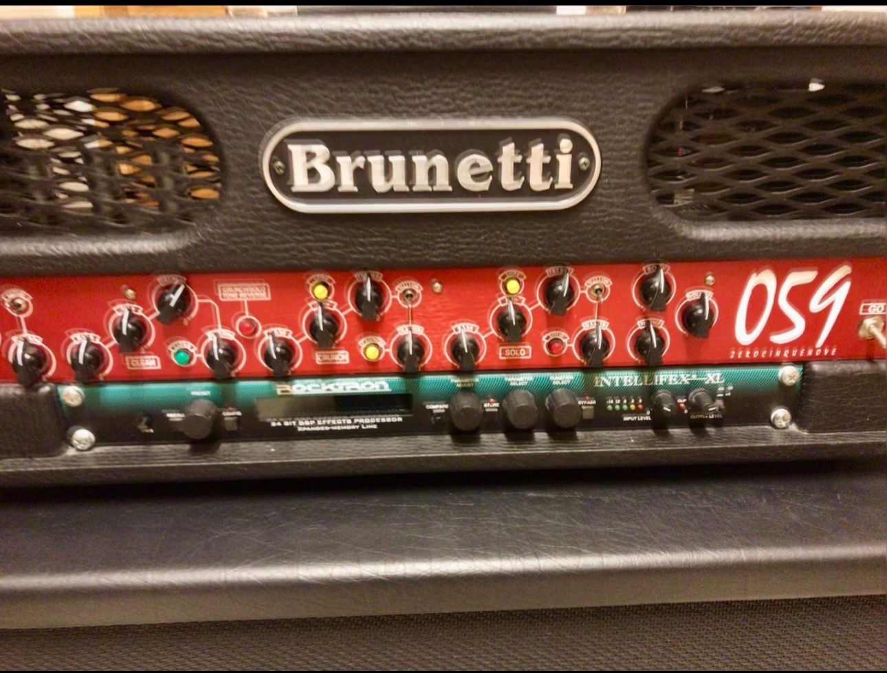Amplificatori: Brunetti 059, 2x12 cab, Rocktron intellifex, Voodoolab Midi – Usato da Menznau venduto da baholino 2