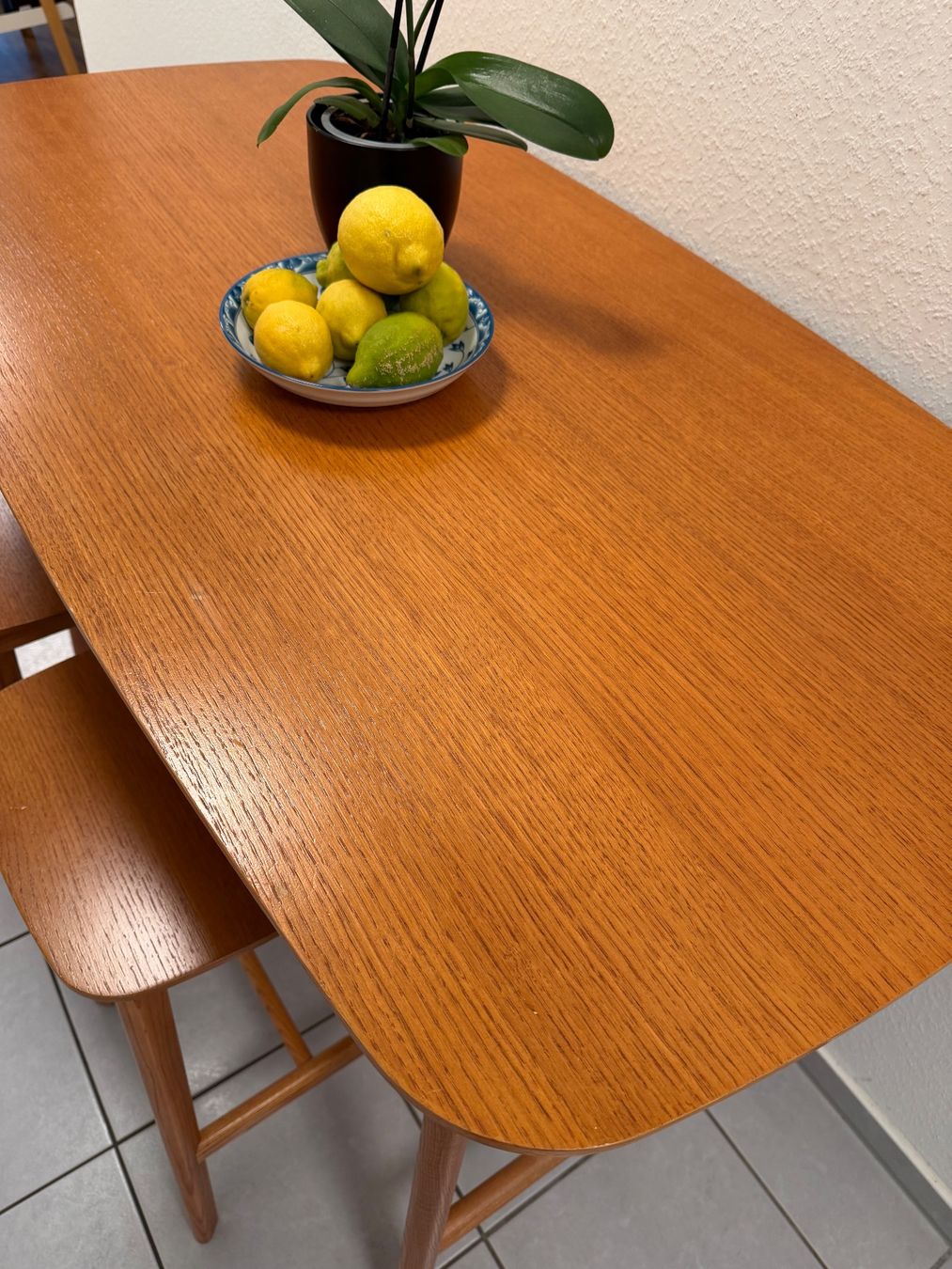 Maisons du monde Tavoli: Portobello by Maison Du Monde - Dining table and stools – Usato da Zug venduto da cpi_lm6f 2