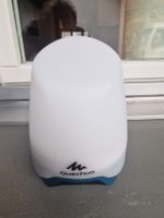 Quechua Campinglampe weiss blau neuwertiger Zustand