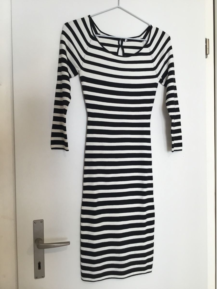 Vestiti: Schwarz/Weiss gestreiftes Strickkleid Grösse S – Usato da Aarau venduto da romiana01 2