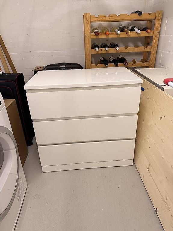 Ikea Kommoden: Ikea Malm 3 Schubladen mit Glasplatte – Gebraucht aus Stäfa von FinTonic