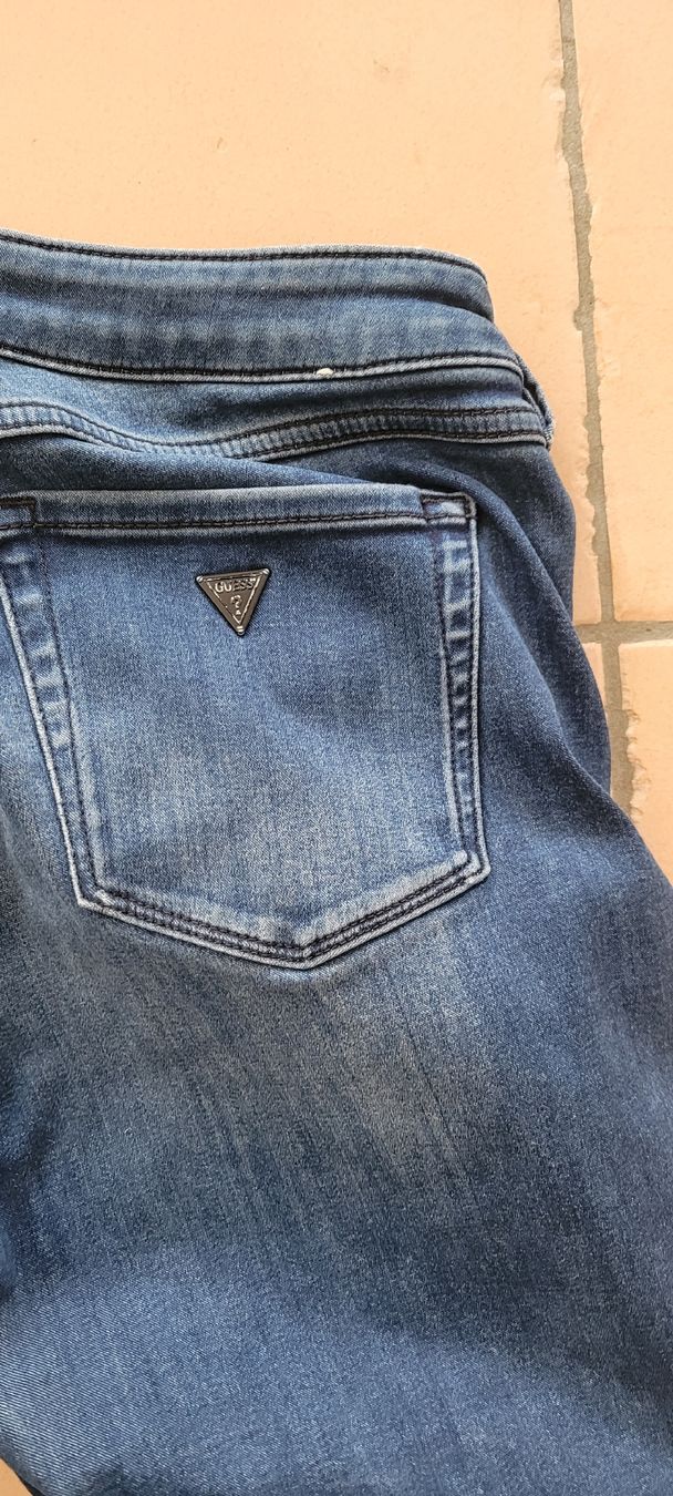 Guess Jeans: Jeans Guess XL – Usato da Echallens venduto da frimousse2008 3