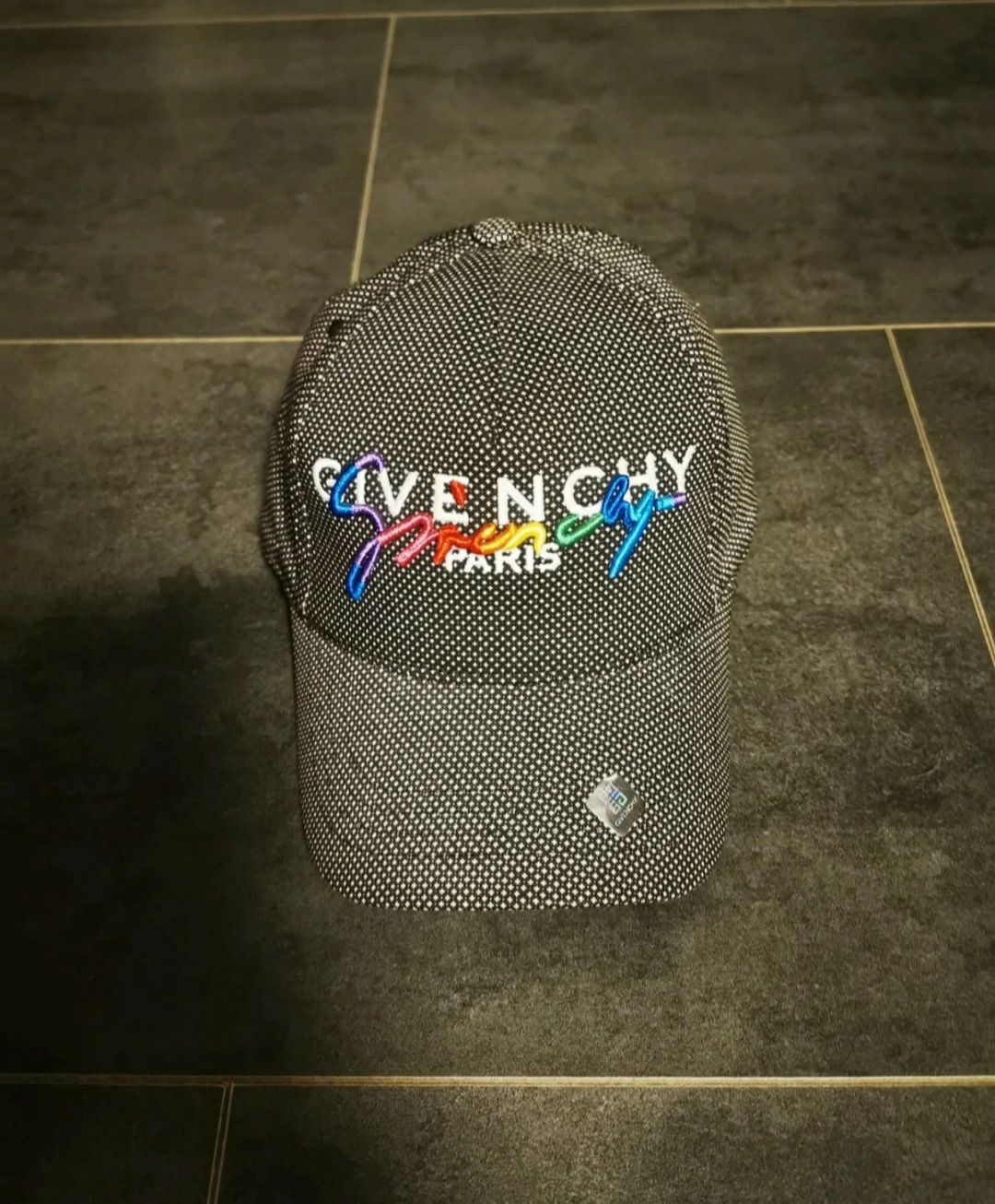 Givenchy Copricapi, berretti & cappellini: Casquette Givenchy Paris Neuf – Nuovo (secondo la descrizione) da Troistorrents venduto da ami_mzq5