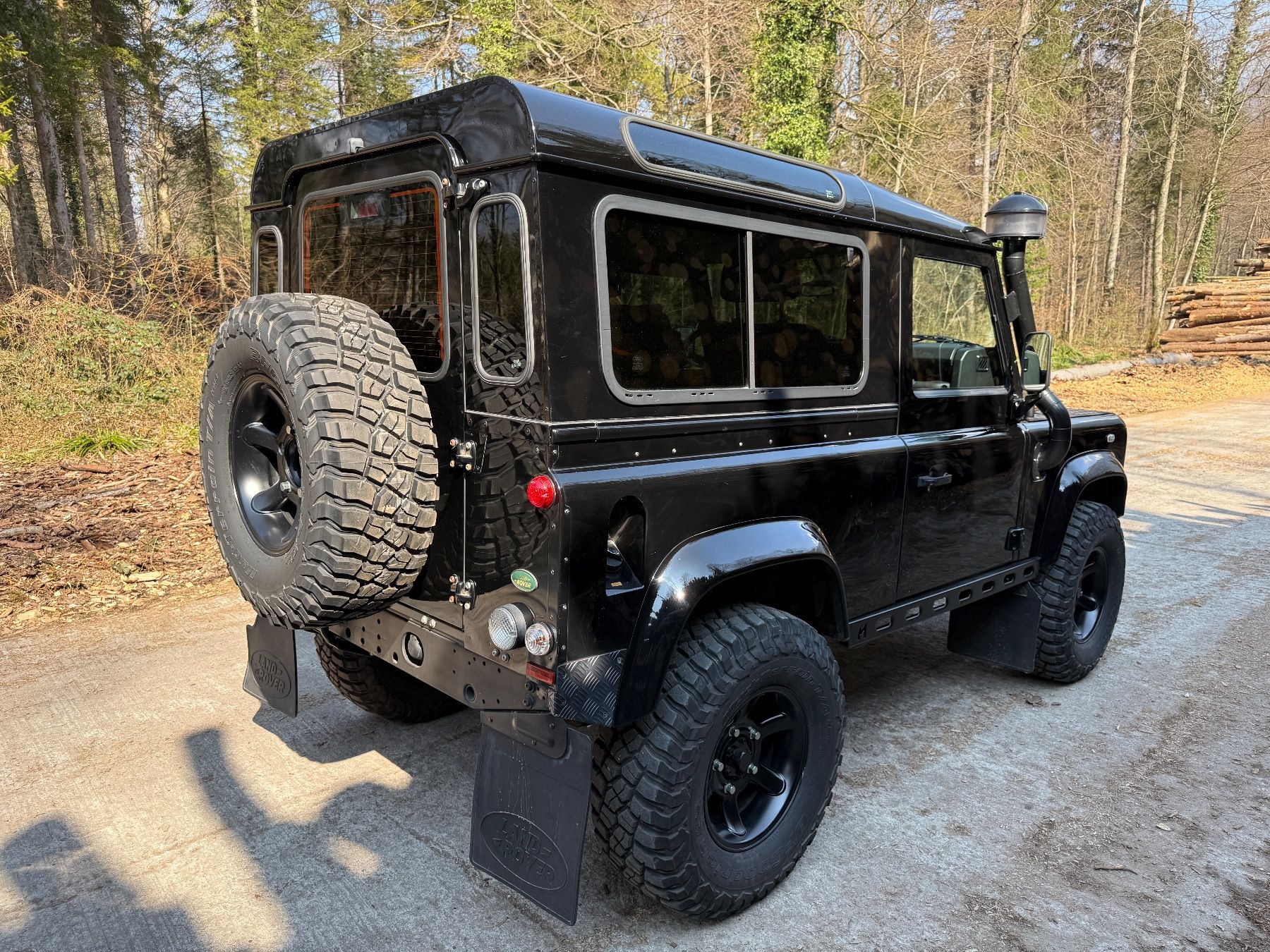 Land Rover Automobili: Land Rover Defender 90 2.4 TD4 – Usato da Giswil venduto da parker15 3