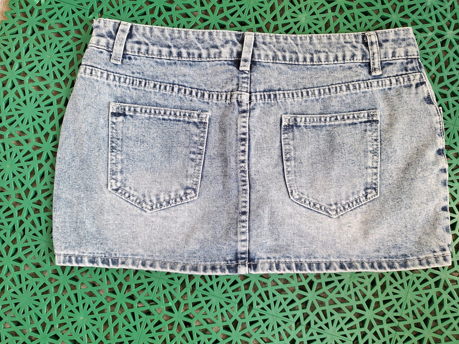 Shein Jupes: Rock Mini, Grösse M von Shein – D'occasion à Altendorf par Tschaessi 1