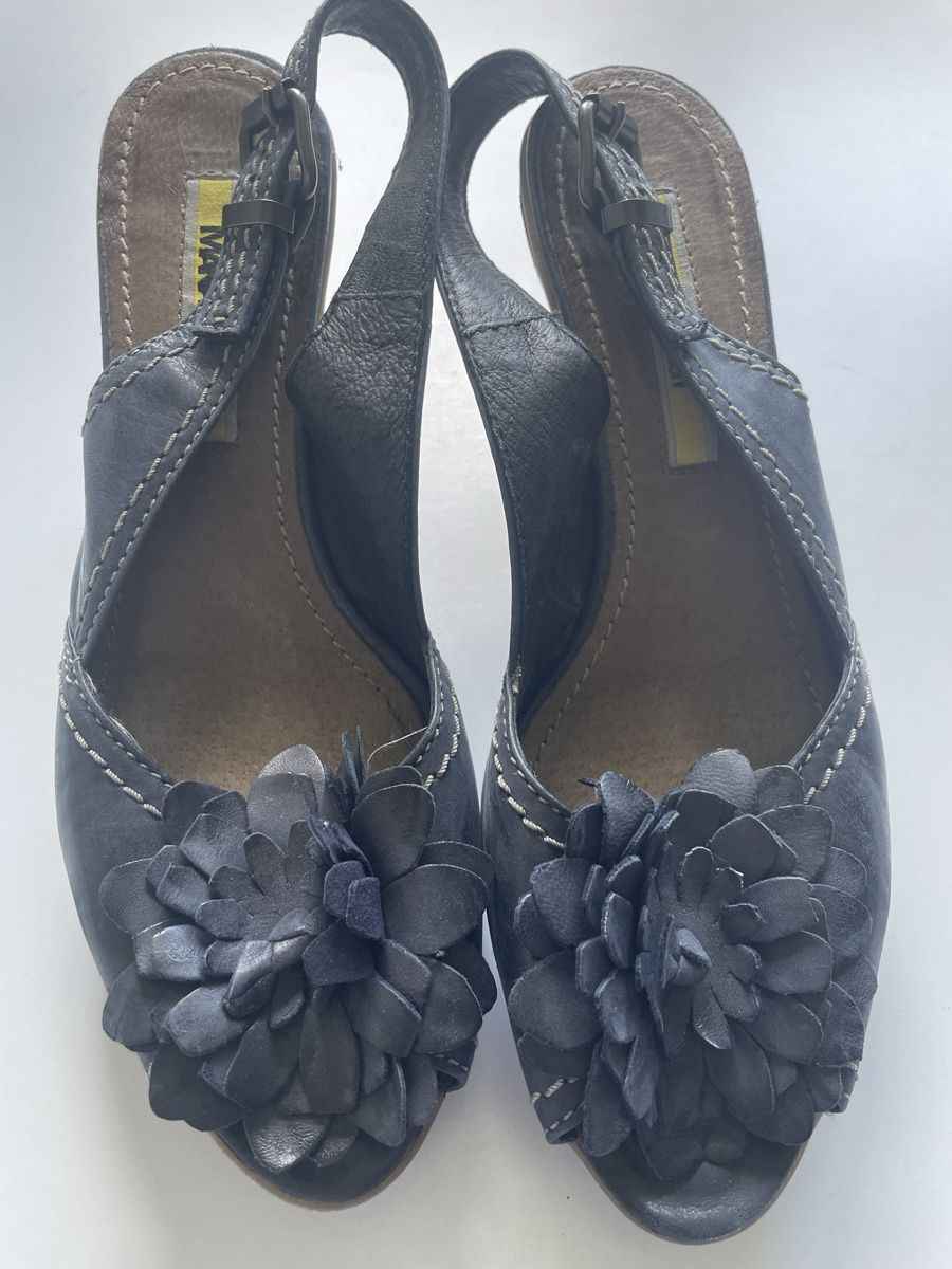 Scarpe da donna: Blaue Sommersandalen mit Absatz Gr.39 – Usato da Gockhausen venduto da AnneT07