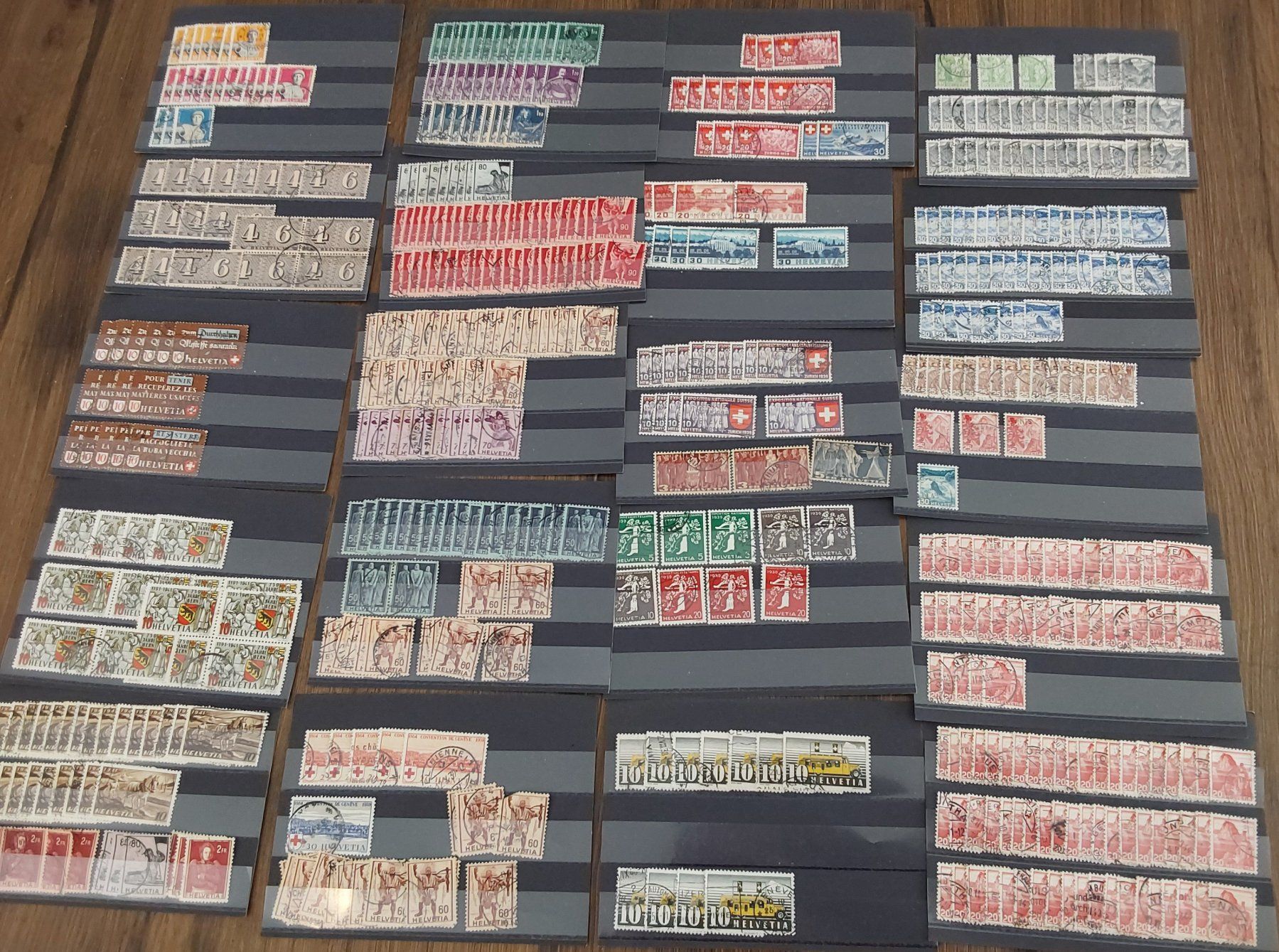 Tutti i francobolli: 200 Stk. CH Briefmarken-Steckkarten – Usato da Münchwilen AG venduto da Nesar 2