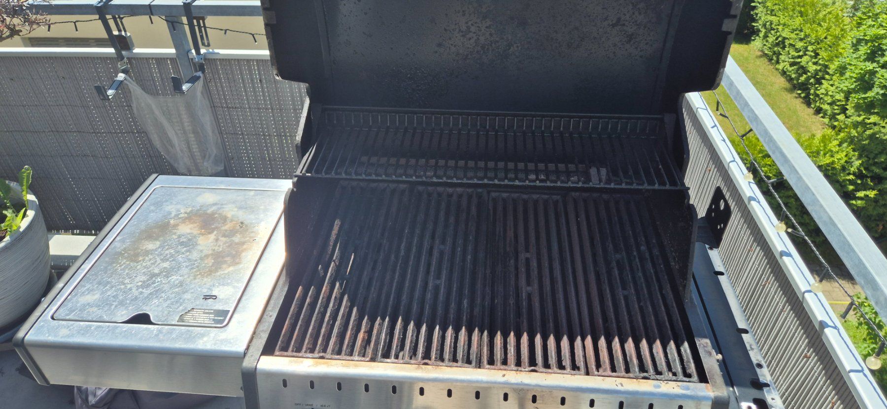 Broil King Griglie: Broil King Baron Grill mit Seitenkocher – Usato da Grüningen venduto da maenimaa 2