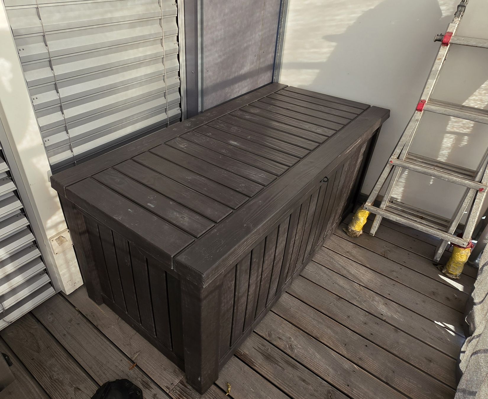 Box contenitori: Gartenbox Kunststoff braun mit Gebrauchsspuren  – Usato da Buchs AG venduto da Manu827