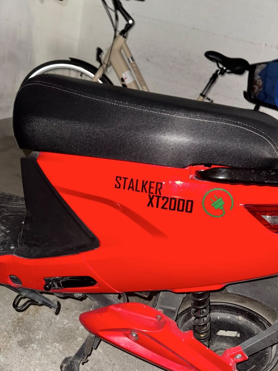 Scooters: BLU:S Stalker XT2000 E-Roller | 45km/h | 2000W – D'occasion à Oberburg par Diyi 3