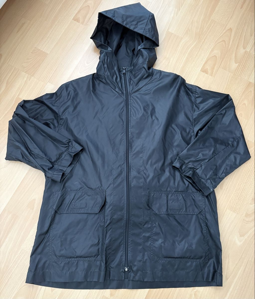 Giacche: Schwarze Regenjacke mit Rucksack Gr. 40 – Nuovo (secondo la descrizione) da Hünenberg See venduto da spartakus02