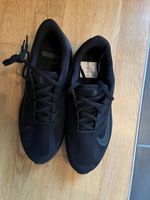 Nike Laufschuhe schwarz Grösse 42 neu