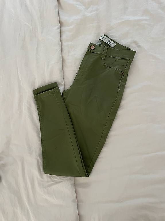 Pantalons: Denim Co. Stretchhose Oliv  Größe M – D'occasion à Glis par SabrinaXA