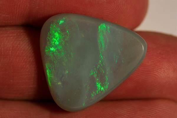 Pietre preziose: Allens Rise triangle cut Opal 17.25cts. – Nuovo (secondo la descrizione) da Bern venduto da Grindelwaldaus 4