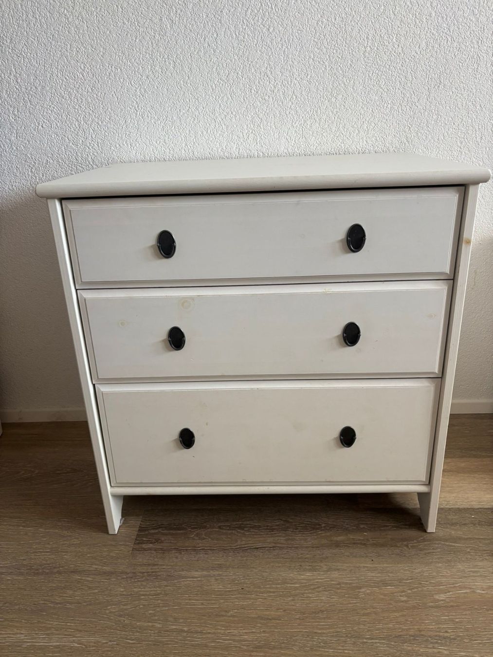 Cassettiere: Schöne Kommode mit 3 Schubladen im Landhausstil – Usato da Härkingen venduto da vxnessacx 1