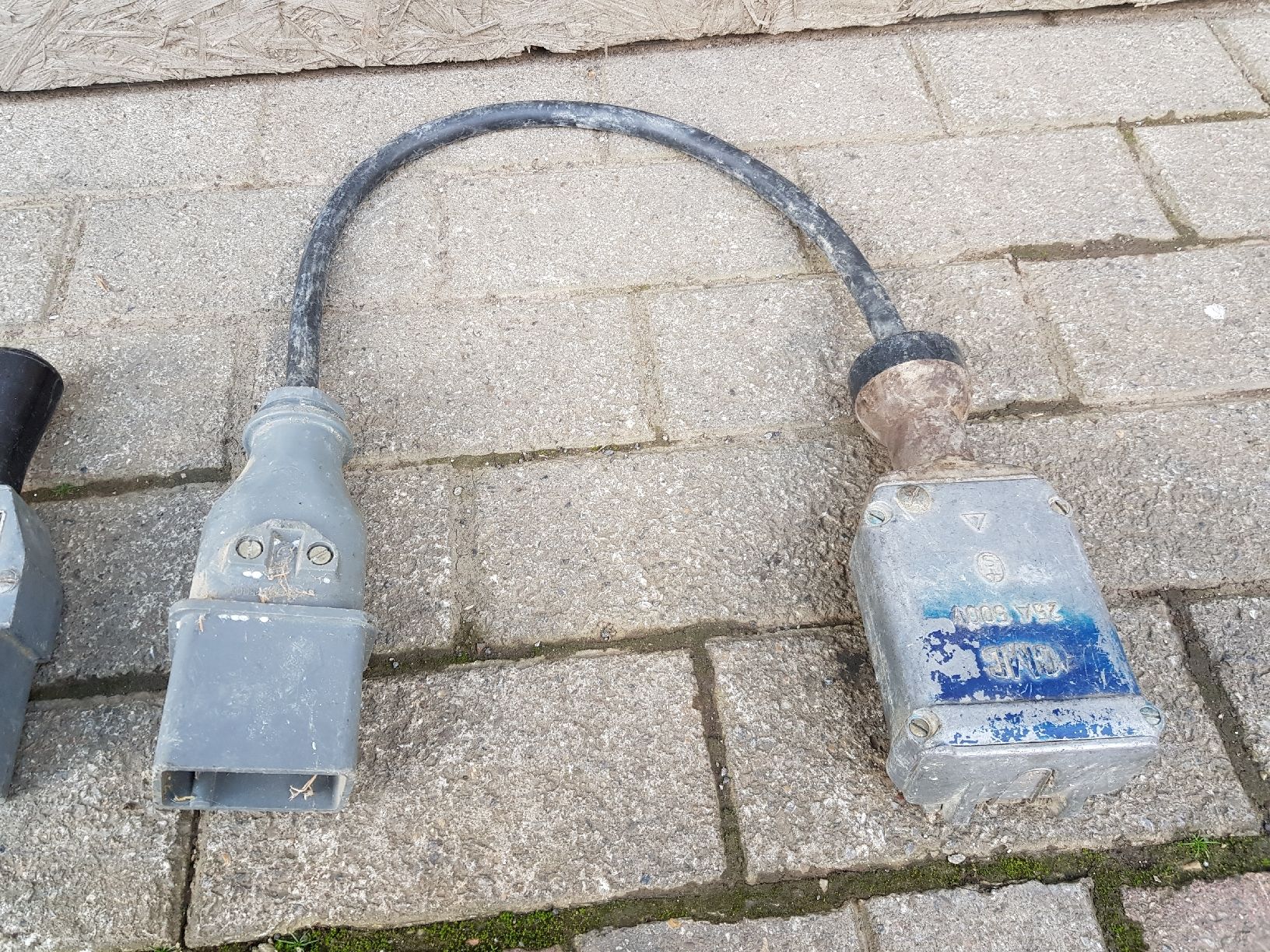 Spine: Starkstrom Stecker CMC – Usato da Brunnadern venduto da p..... 1