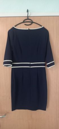 Elegantes dunkelblaues Kleid mit weissen Biesen, Gr S som...