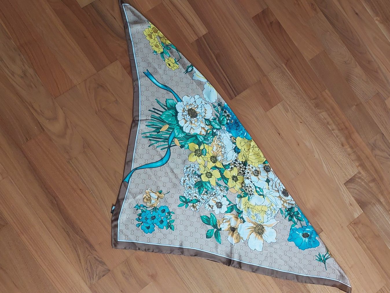 Foulard & Sciarpe: Twilly - Seidenschal - NEU – Nuovo e nell'imballaggio originale da Hittnau venduto da Razorback_1971 2