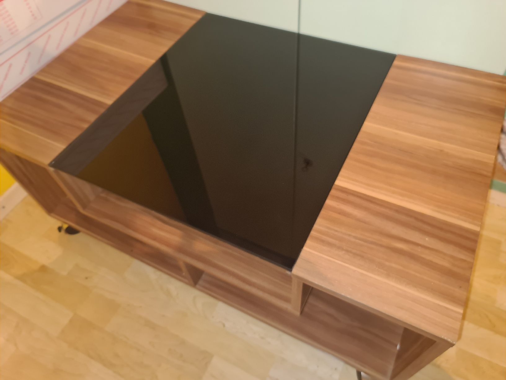 Tables: Wohnzimmer Möbel Couch / Sofa - Tisch mit Glasplatte – D'occasion à Dintikon par Vexi 6