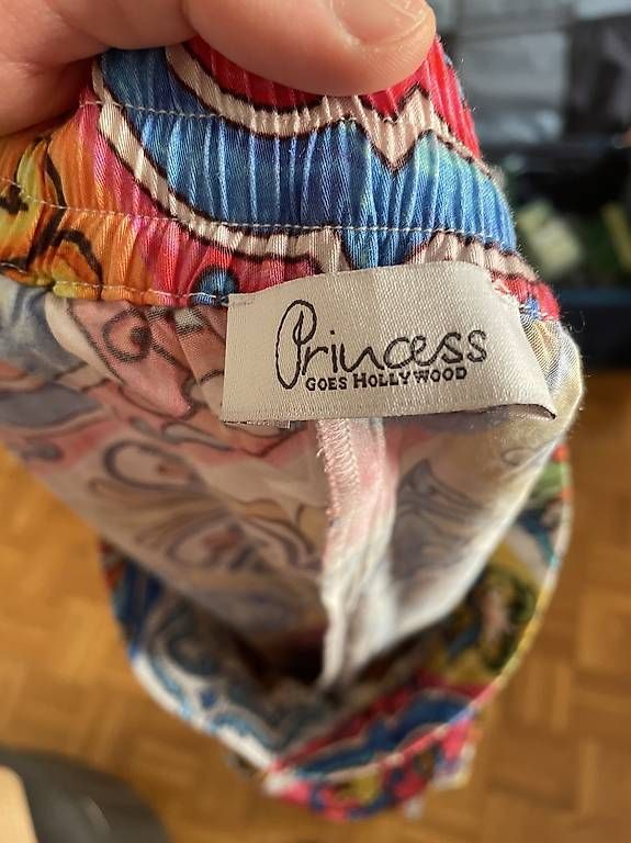 Hosen: Pantalons libre T36 colorée rouge/bleu  – Gebraucht aus Lausanne von das_xb9h 2