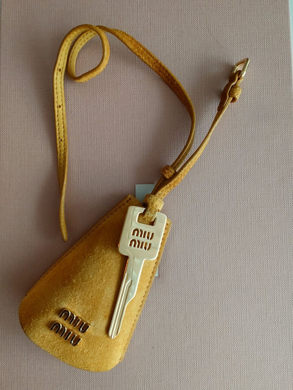 Miu Miu Schlüsselanhänger & - bänder: Miu Miu Keychain/ Bag trick – Neu und originalverpackt aus Bern von Dzena87