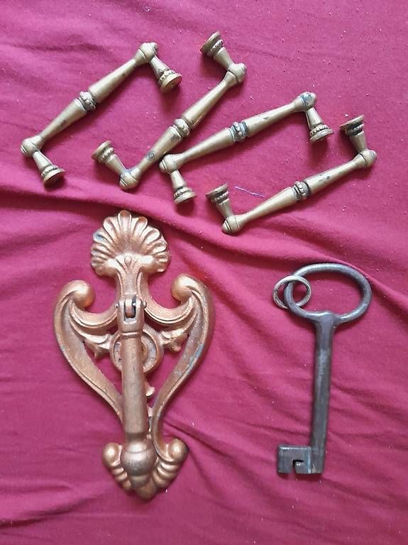 Tutte le decorazioni: Cuffiette, bussaporta, occhiali e altri oggetti – Usato da Carona venduto da kyr_jx88 8
