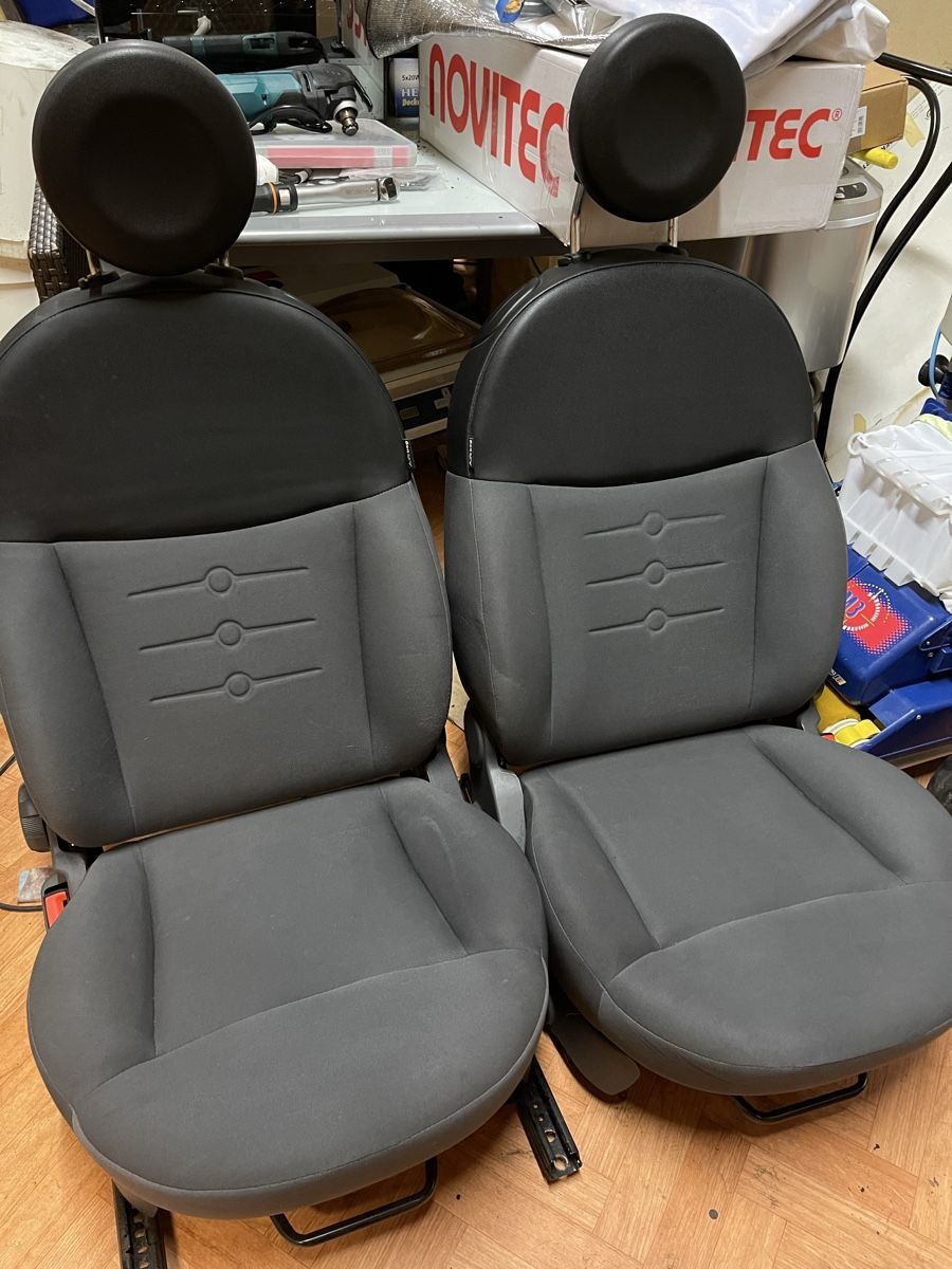 Fiat Tutti pezzi di ricambio auto: Fiat 500 Sitze (modifiziert) – Usato da Merenschwand venduto da Lupa016 1