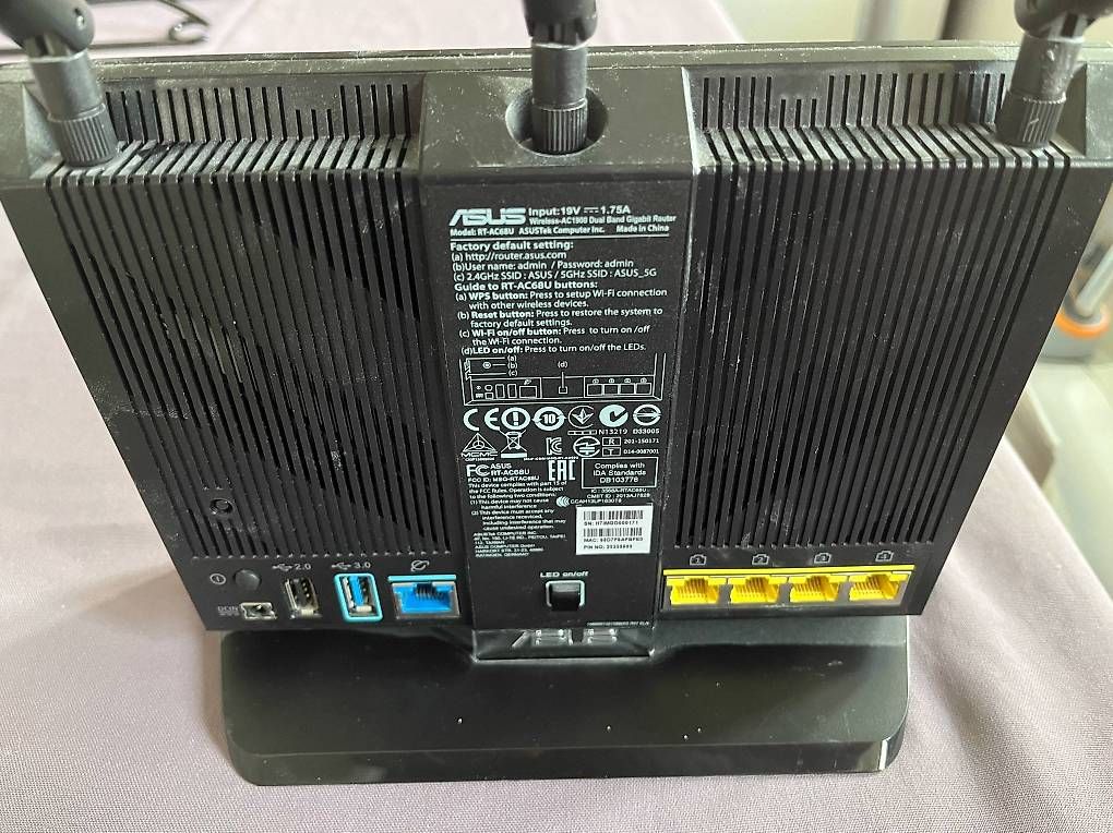 Modem & Router: Routeur ASUS RT-AC68U – Usato da Forel (Lavaux) venduto da th1984 1