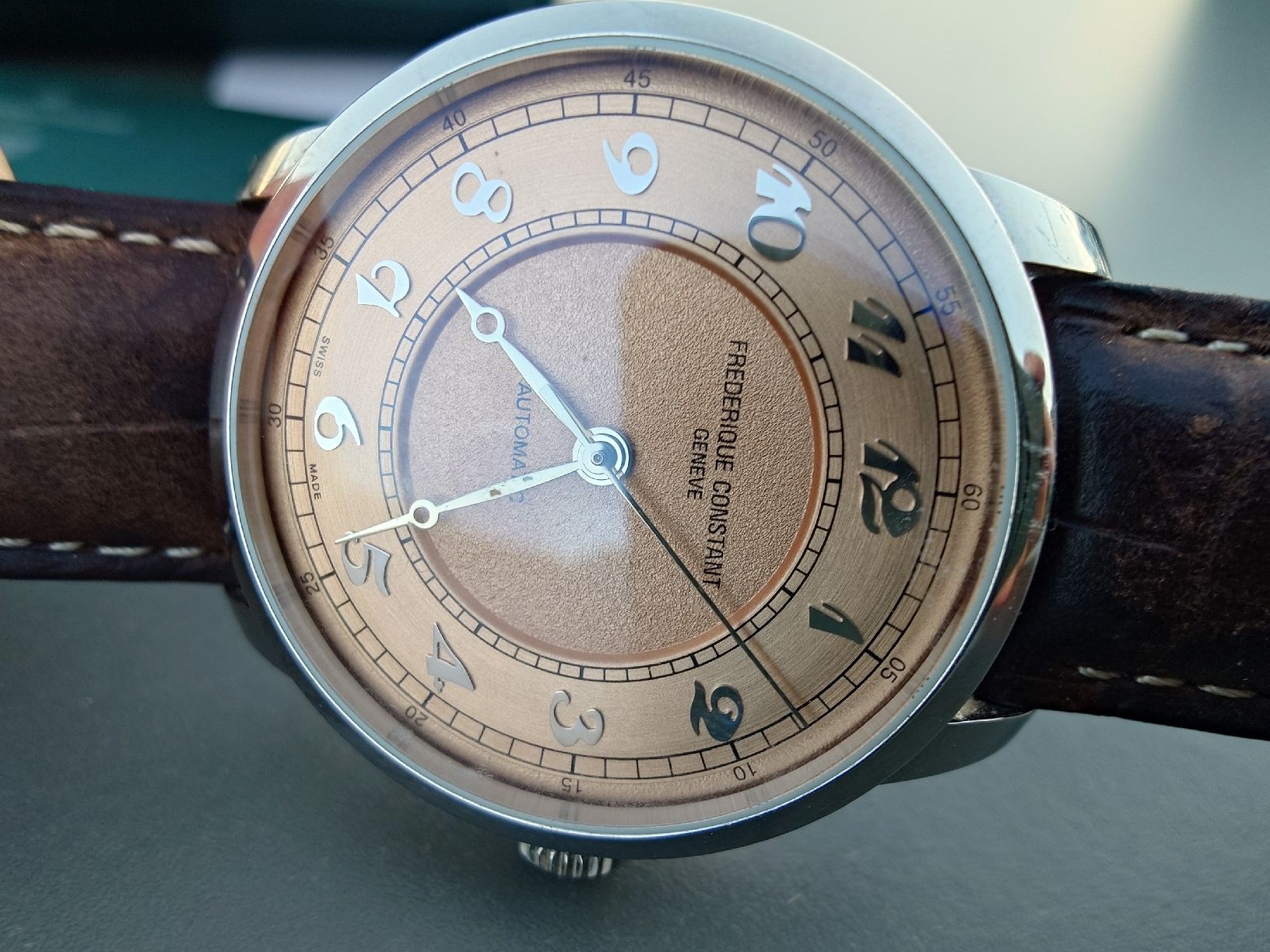 Frederique Constant Montres: Frederic Constant automatic Herrenuhr, neuwertig – Neuf (Voir description) à Biel/Bienne par Tomkojak
