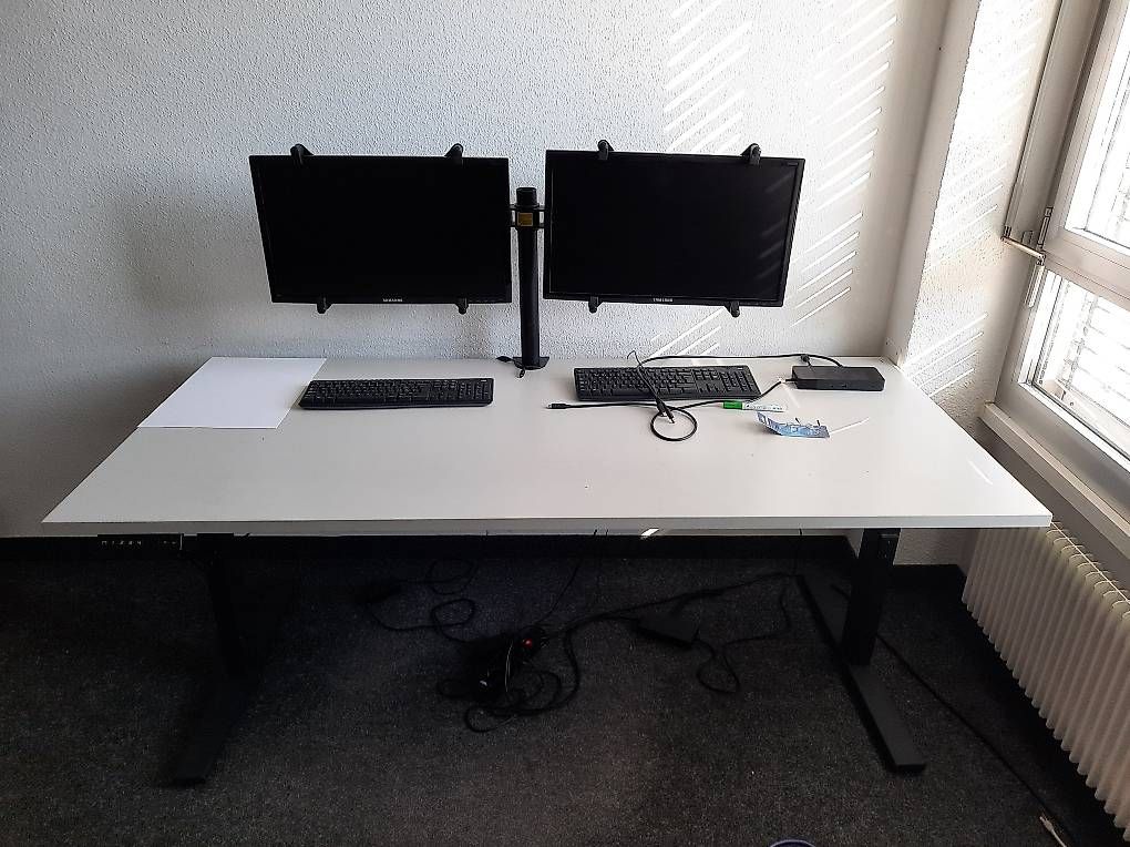 Ferramenta: Haken fur Monitors, inklusive 2 Monitors – Usato da Zürich venduto da crdrmn77