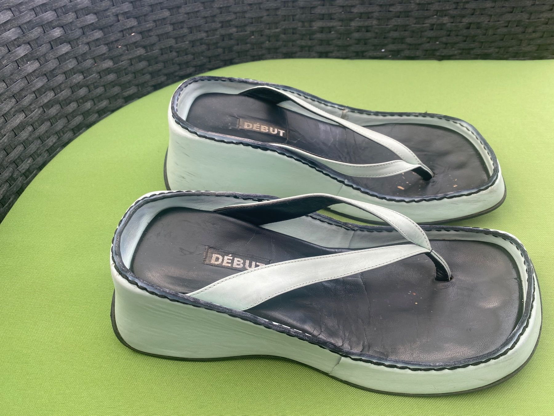 Damenschuhe: SUMMERTIME - stylische DÉBUT Flip-Flops mit Décor, linde, 36 – Gebraucht aus Winkel von ferrari2022