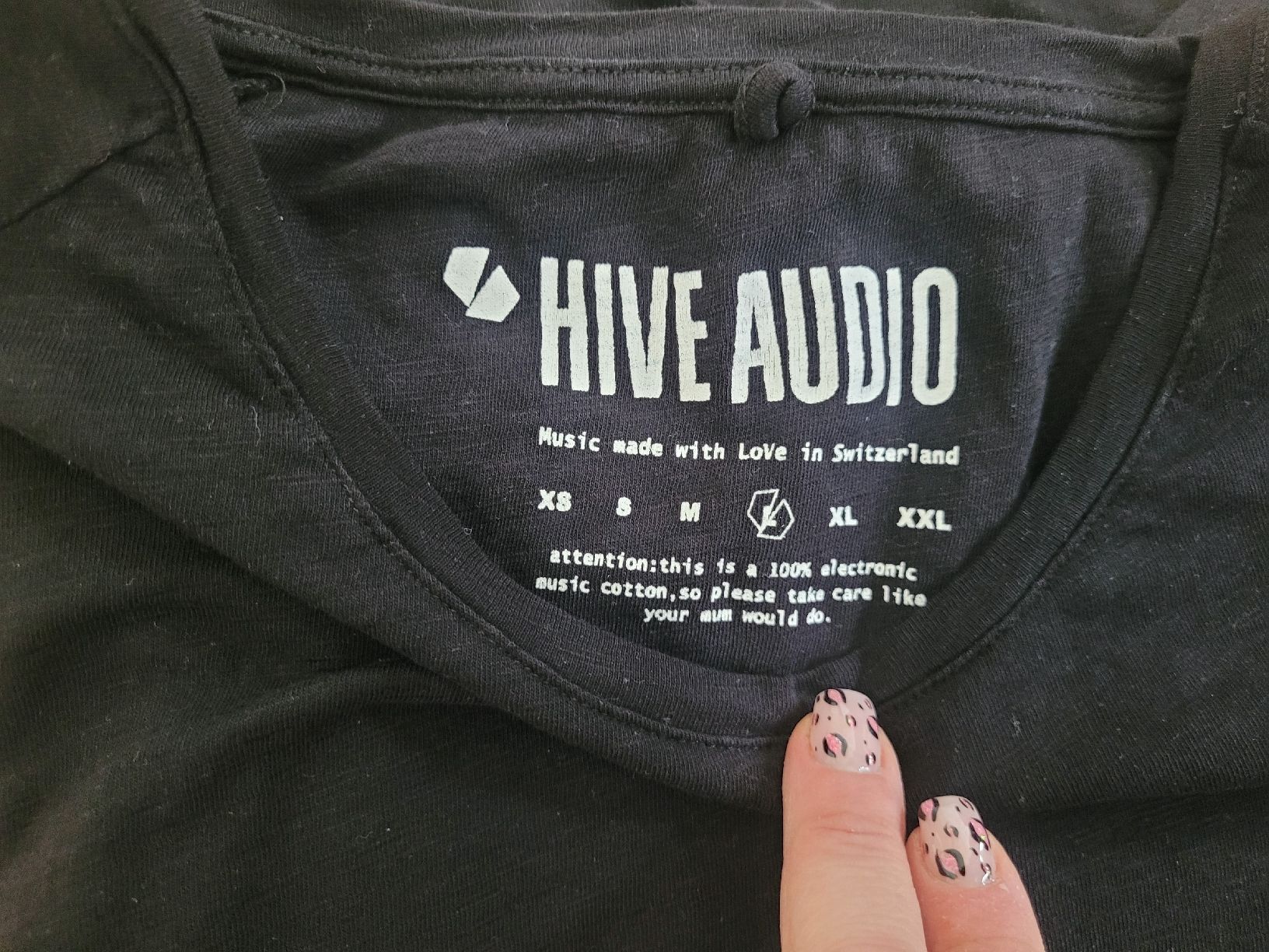 T-Shirts: Hive Club T-Shirt schwarz L – Gebraucht aus Zürich von veloglitzerflitzer 1