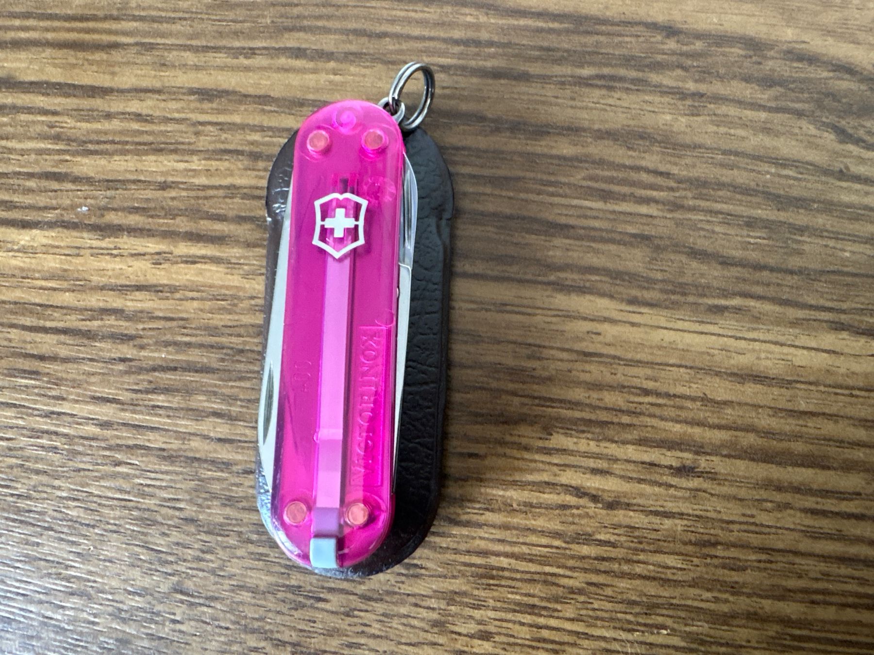 Victorinox Coltelli tascabile: VICTORINOX - Classic pink trans - Sackmesser – Usato da Andwil SG venduto da Rainboli 8