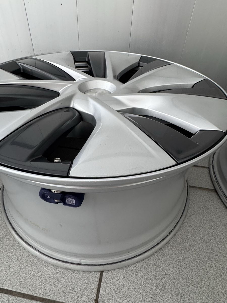 Tesla Jantes: Tesla Model Y felgen 19 – D'occasion à Sennhof par Dual 5