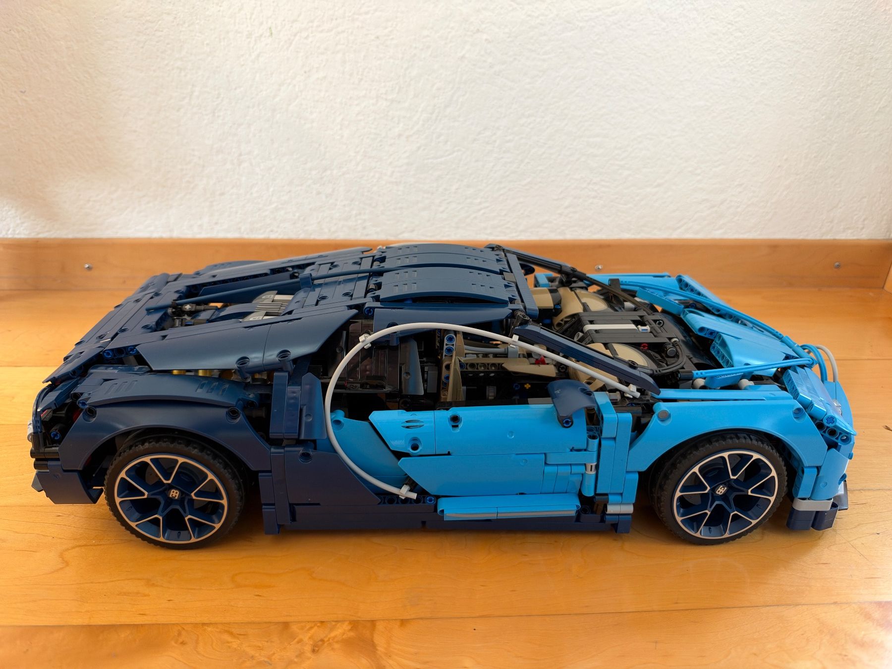 Bugatti Voitures modèles: LEGO Technic Bugatti Chiron Modellbausatz  blau – D'occasion à Niederurnen par joe_w9bp 4