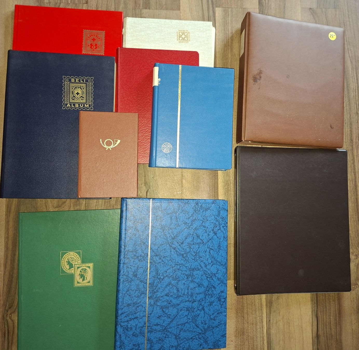 Album: 10 Leere Briefmarken Alben – Usato da Balgach venduto da SIMEON27